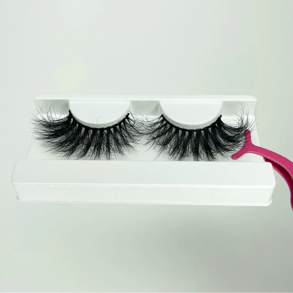 Fancy Lashes - Picture 2 of 2